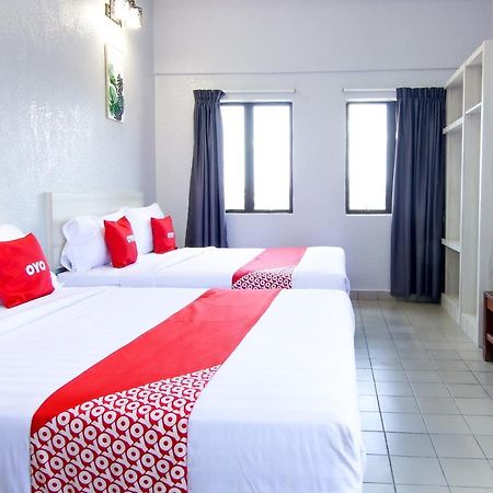 OYO 89846 Lotus Inn Hotel Malacca Buitenkant foto