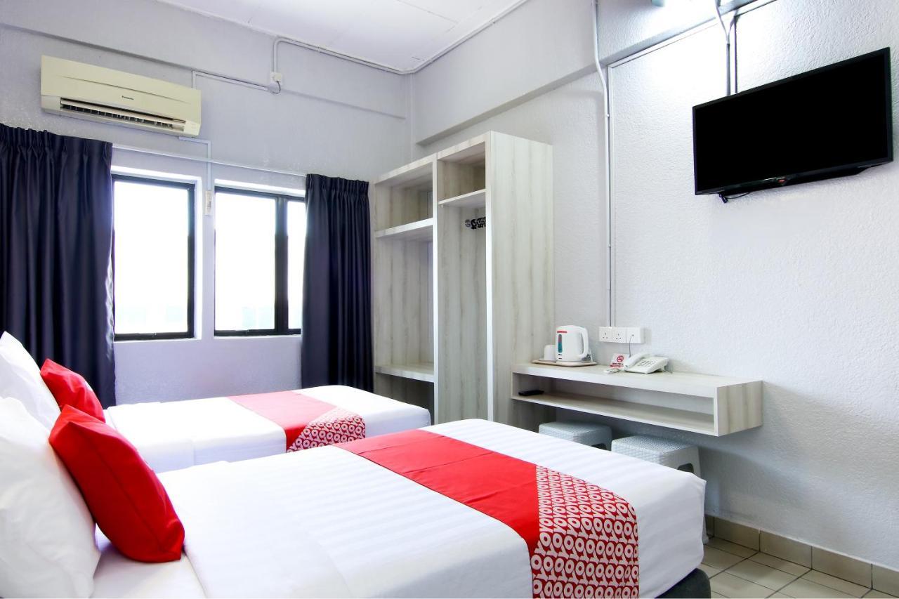 OYO 89846 Lotus Inn Hotel Malacca Buitenkant foto